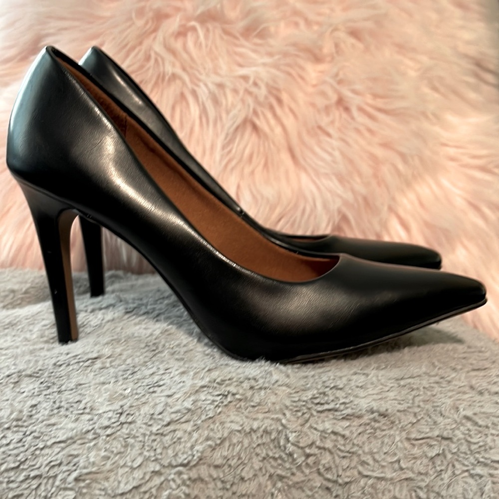 Christian Siriano black heels